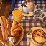 Parisian brunch and hot chocolate in Montmartre